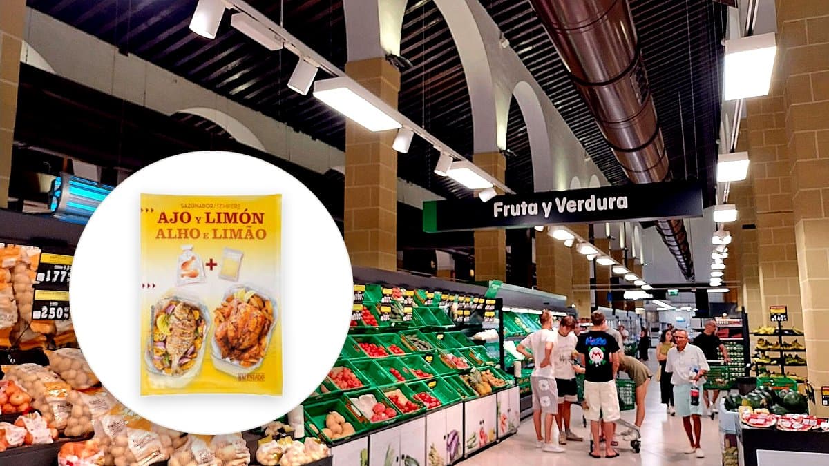 Bolsa de sazonador de ajo y limón Hacendado con carne cruda y pescado fresco en mármol.