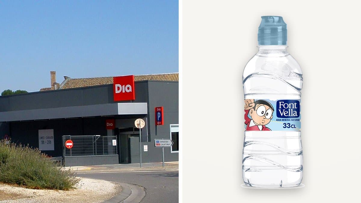 Botella de 330 ml de agua Font Vella con tapón sport sobre mesa de café en una calle española, condensación en el plástico, luz de verano