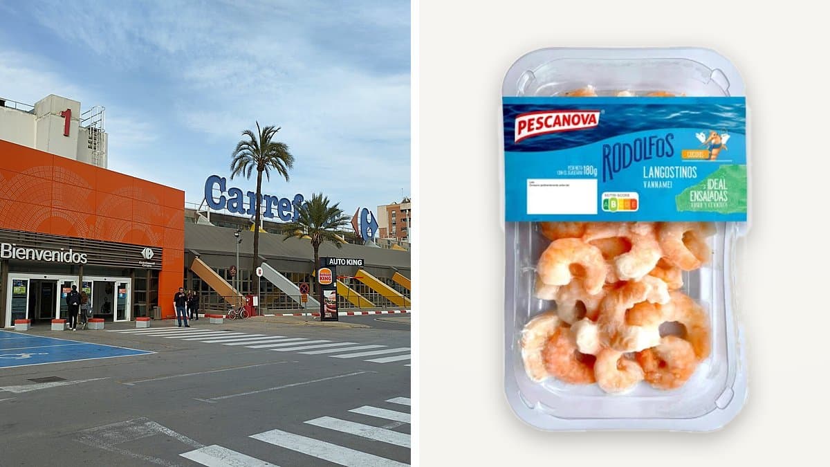 Bolsa de langostino vannamei congelado Pescanova en bandeja dentro de un congelador con escarcha en el cristal