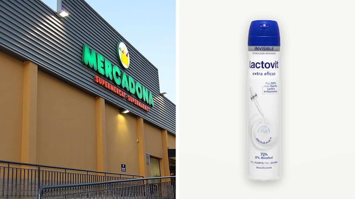 Dos botellas de gel de baño de diferentes tamaños sobre estantería de baño con iluminación suave y gotitas de agua.