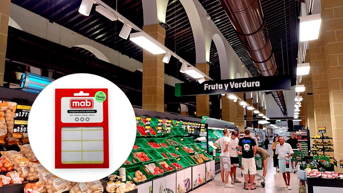 Etiquetas de precio amarillas y salmón en lineal de supermercado Mercadona mostrando precios con y sin descuento
