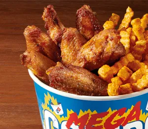 Cubo de Alitas y Patatas Estilo Cajún — Domino's Pizza