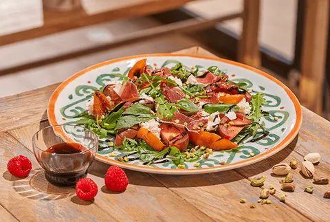 PALETA IBÉRICA E MOZZARELLA — Ginos