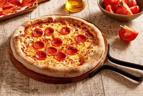 PIZZA PEPPERONI — Ginos