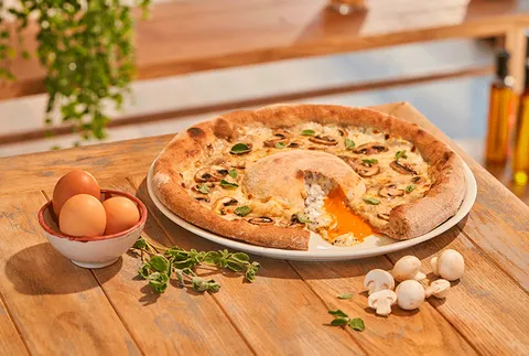 PIZZA VULCANO TARTUFO E UOVO — Ginos