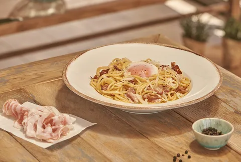 SPAGHETTI ALLA CARBONARA DE AQUÍ — Ginos