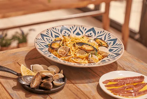 LINGUINE ALLE VONGOLE — Ginos