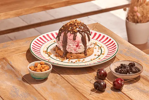 IL GELATO COLOSSALE — Ginos