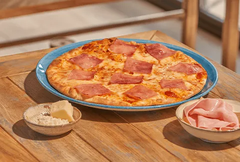 PIZZA PROSCIUTTO SIN GLUTEN — Ginos