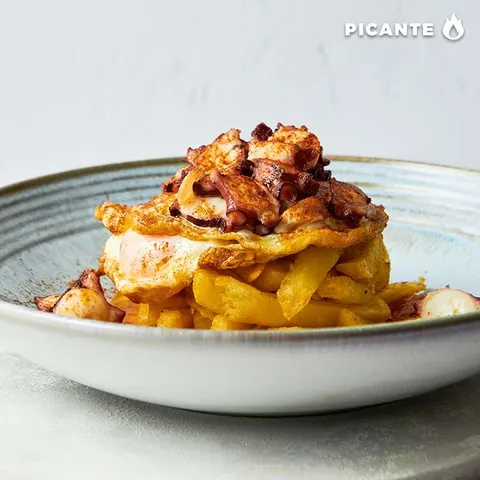 Huevos rotos con pulpo — La Mafia se sienta a la mesa
