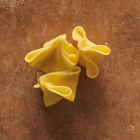 Sacotini de pecorino D.O.P. y pera — La Mafia se sienta a la mesa