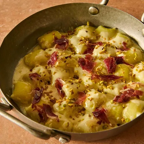 Gnocchi molto molto gorgonzola con jamón ibérico — La Mafia se sienta a la mesa