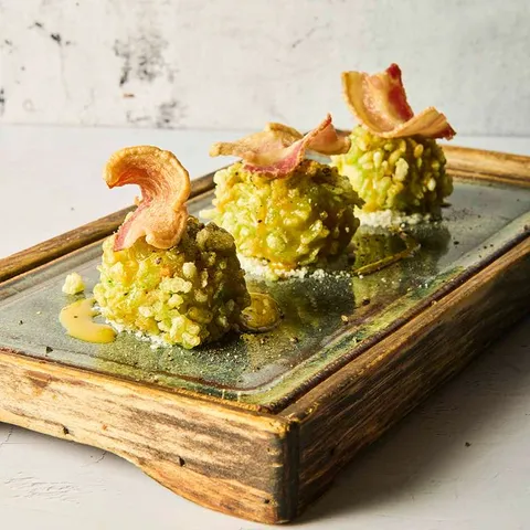 Nostri arancini carbonara all'inverso — La Mafia se sienta a la mesa