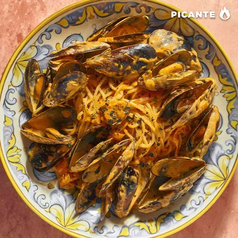Spaghetti diávola con mejillones — La Mafia se sienta a la mesa