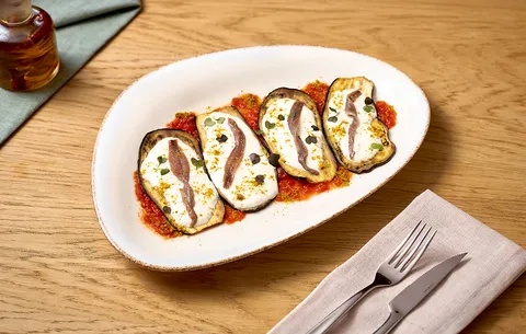 Carpaccio de berenjena con anchoa — La Tagliatella