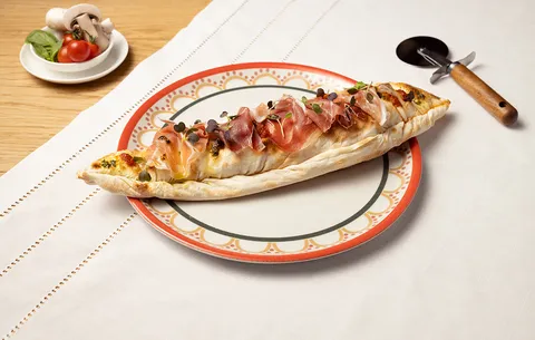 Calzone Tradizionale — La Tagliatella
