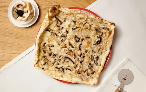 Pizza Tartufi e funghi — La Tagliatella