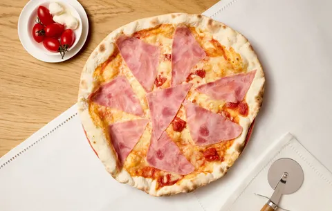 Pizza Prosciutto — La Tagliatella