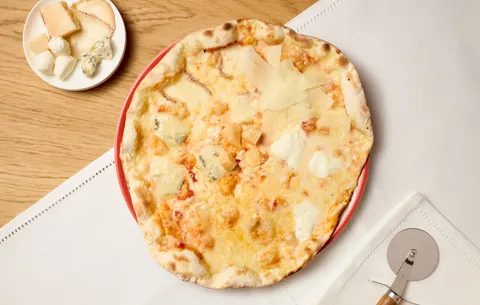 Pizza 7 Formaggi — La Tagliatella