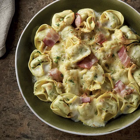 Tortellini di carne gratinati alla carbonara — Muerde la Pasta