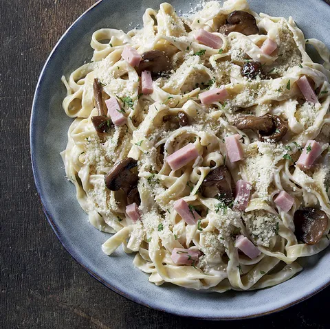 Tagliatelle alla panna — Muerde la Pasta
