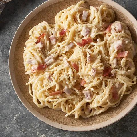 Spaghetti alla carbonara — Muerde la Pasta