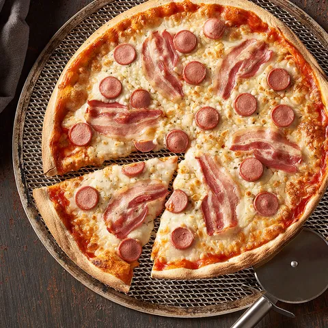 Pizza ai würstel — Muerde la Pasta