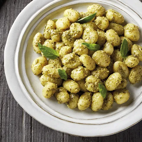 Gnocchi al pesto genovese — Muerde la Pasta