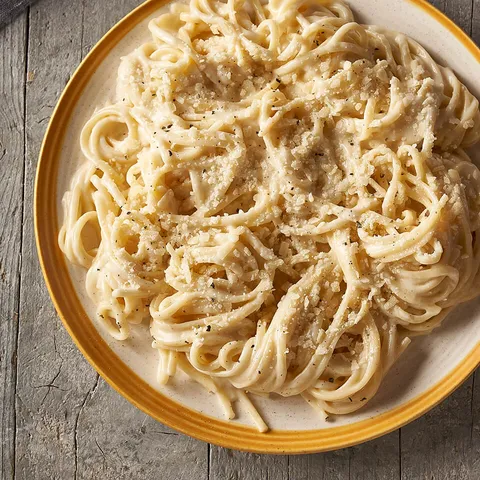 Linguine alfredo — Muerde la Pasta