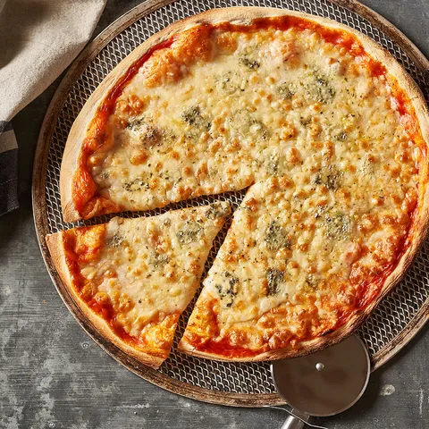 Pizza ai quattro formaggi — Muerde la Pasta