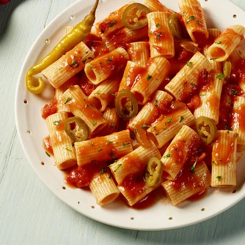 Rigatoni all’arrabbiata — Muerde la Pasta