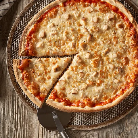 Pizza di pollo alla parmigiana — Muerde la Pasta