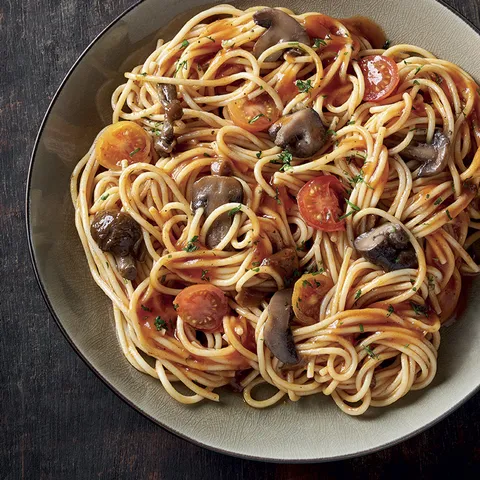 Spaghetti con sugo italiano — Muerde la Pasta