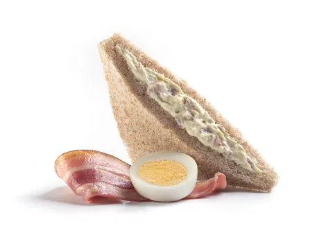 Sándwich Frío Bacon con Huevo — Rodilla