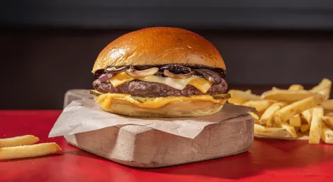 BEER & CHEESE BURGER — Tony Roma's