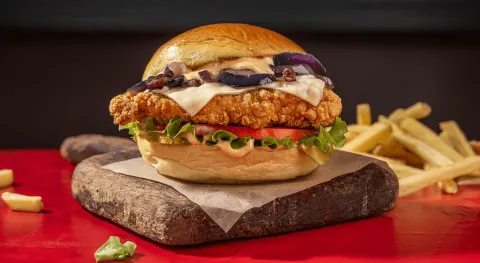 CRISPY CHICKEN BURGER — Tony Roma's
