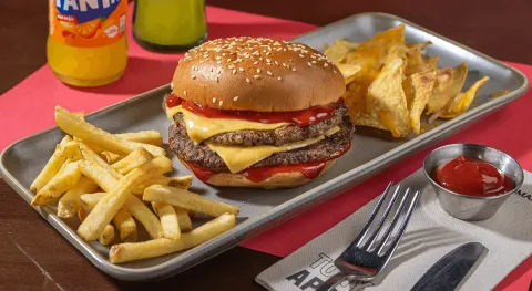 KIDS BURGER — Tony Roma's