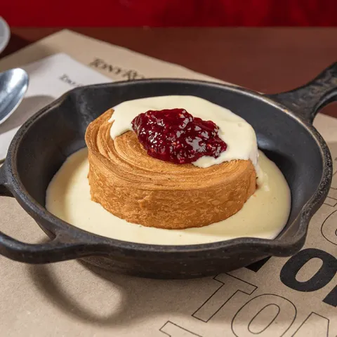 SKILLET CROISSANT ROLL — Tony Roma's