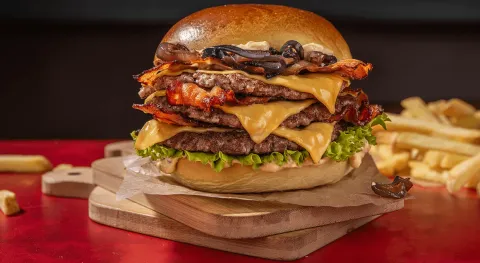 TRAMP TOWER — Tony Roma's