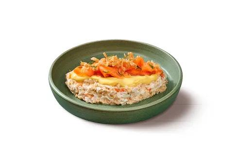 Ensaladilla de salmón ahumado y holandesa — VIPS