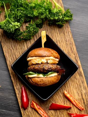 Chili ch**se burger — Pincho Nation