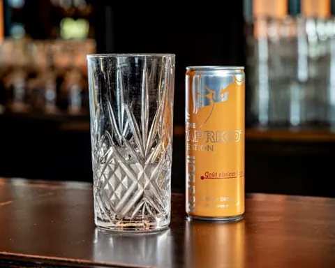 Redbull abricot fraise (25cl) — Au Bureau