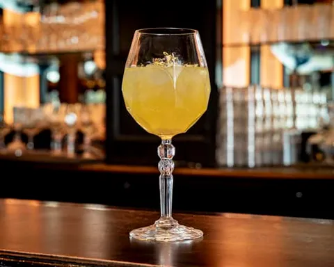 Peachy Spritz (20cl) — Au Bureau