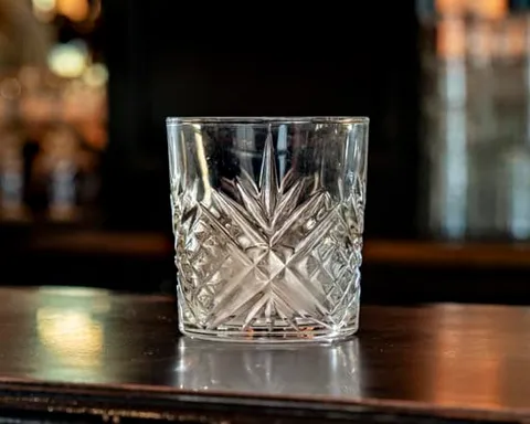 Gin Oxley (4cl) — Au Bureau