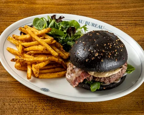 Black Pepper Burger — Au Bureau