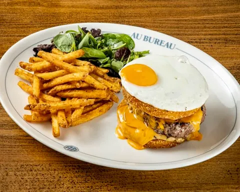 Royal potatoes burger — Au Bureau