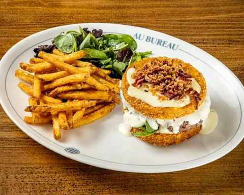 Raclette potatoes burger — Au Bureau
