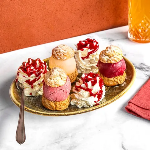 Profiteroles fruttissima — Del Arte