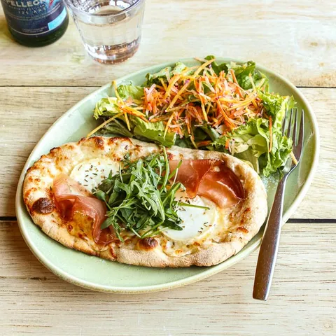 Pizzetta Chèvre et miel — Del Arte
