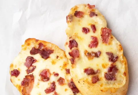 2 Pains à l'ail Mozzarella et Bacon — Pizza Hut